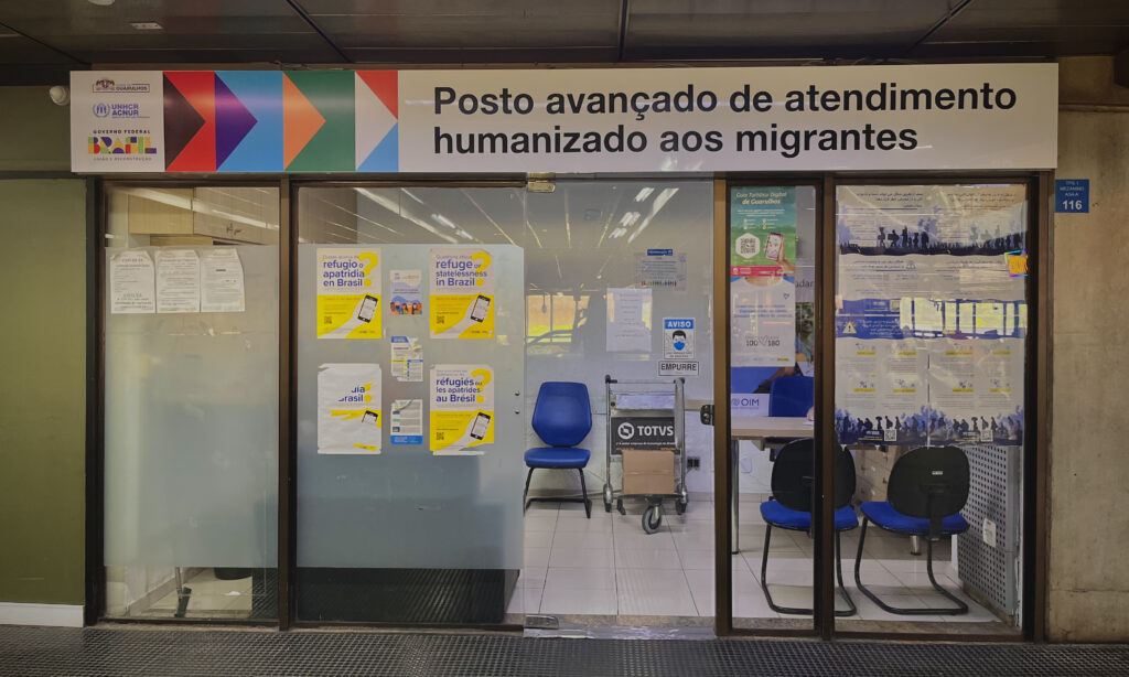 O Posto de Atendimento aos Migrantes fica localizado no mezanino do Terminal 2. (Crédito: Giovanna Carvalho)